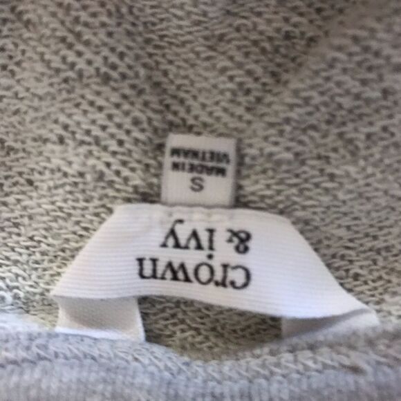 Crown and Ivy adorable top like new size small - Picture 2 of 2